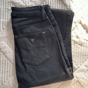 Guess Mid Rise . Skinny black jeans . Size 26*30 stretch
